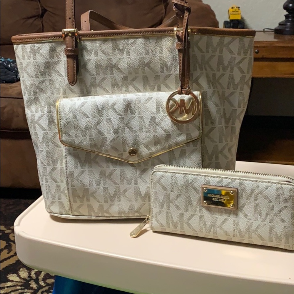 Michael Kors purse & matching wallet